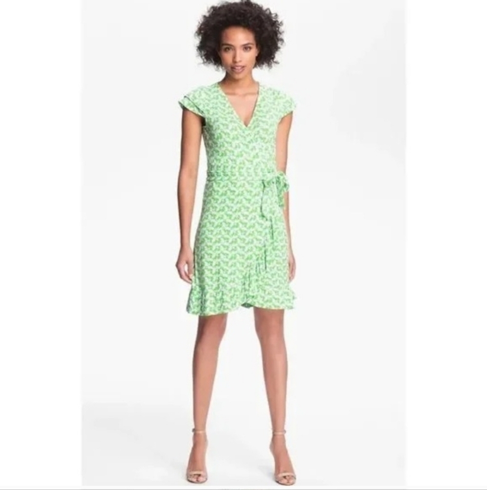 Lilly Pulitzer Adriel Buzzworthy Green & White Bee Print Wrap Dress